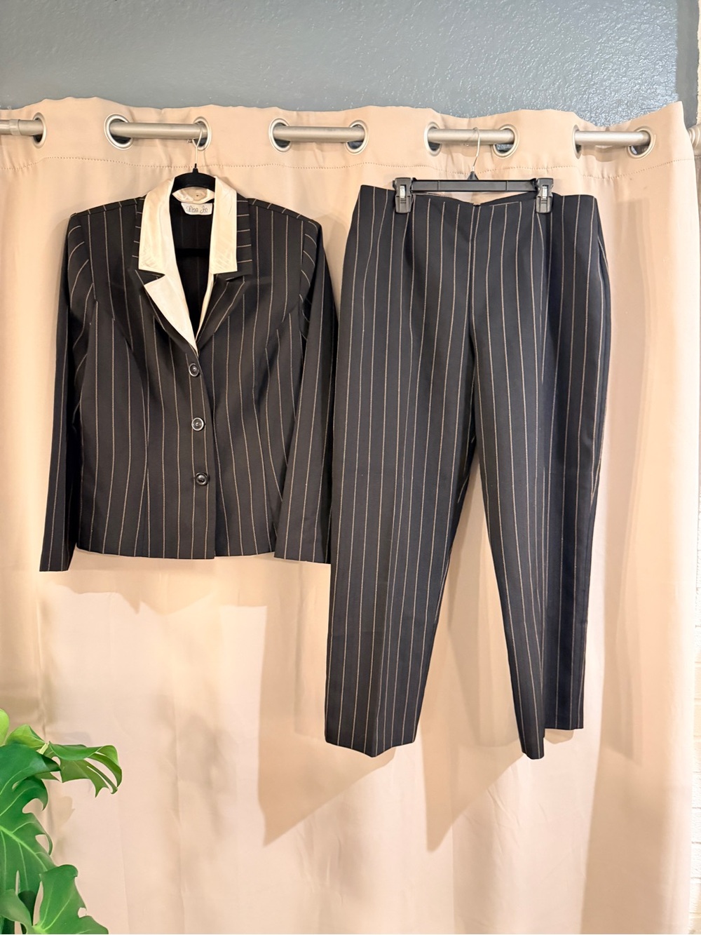 Lisa Jo Tailored Pinstripe Women's Pantsuit